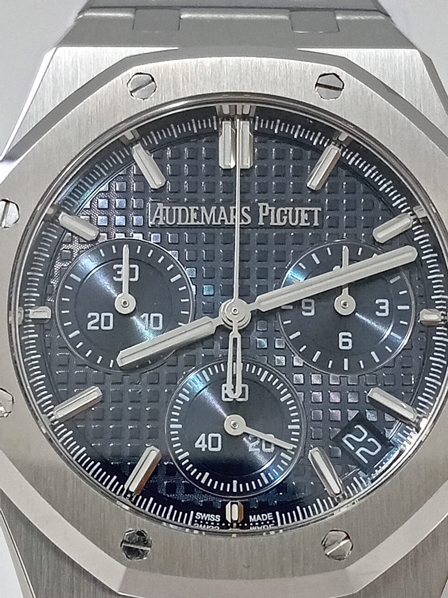 Réplica Audemars Piguet Royal OAK Chronograph 26240 blue 7 detalle esfera Audemars Piguet 26240 réplica superclon azul con subesferas de cronógrafo y fechador