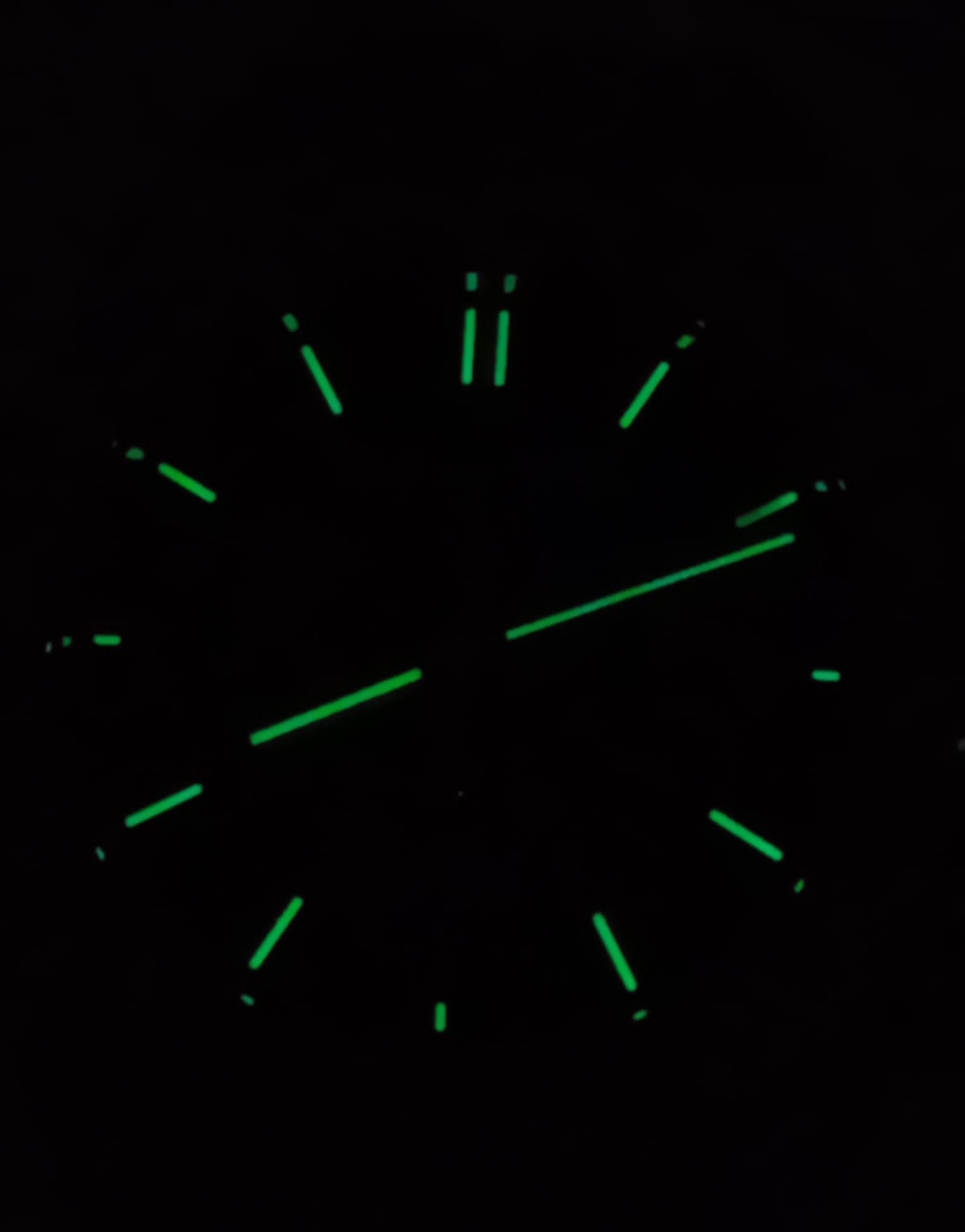 Réplica Audemars Piguet Royal OAK Chronograph 26240 blue 6 réplica Audemars Piguet Royal Oak 26240 luminiscencia índices y agujas verdes en la oscuridad